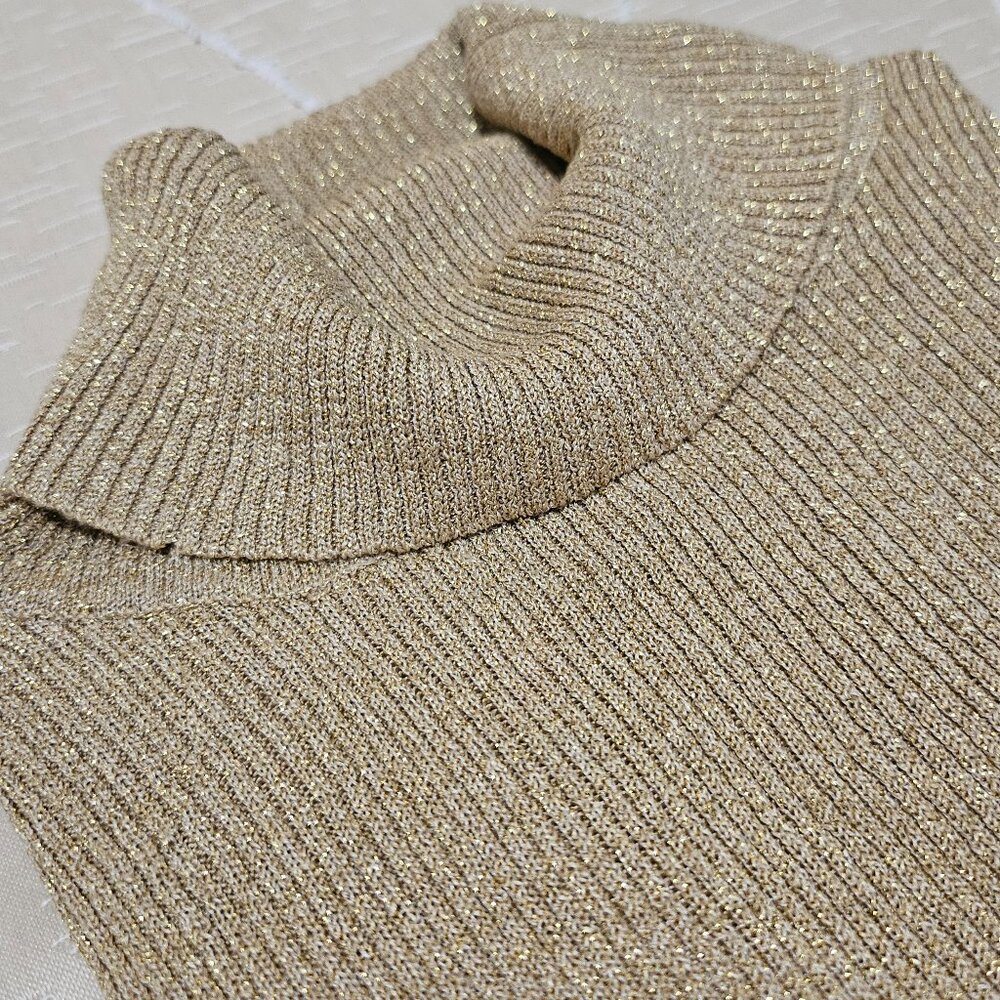 PETITE SOPHISTICATE SILK GOLD SLEEVELESS TURTLENECK with  METALLIC ACCENTS SZ P